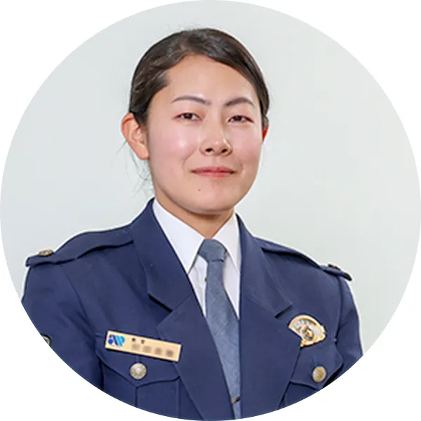 教官が微笑んでいる写真