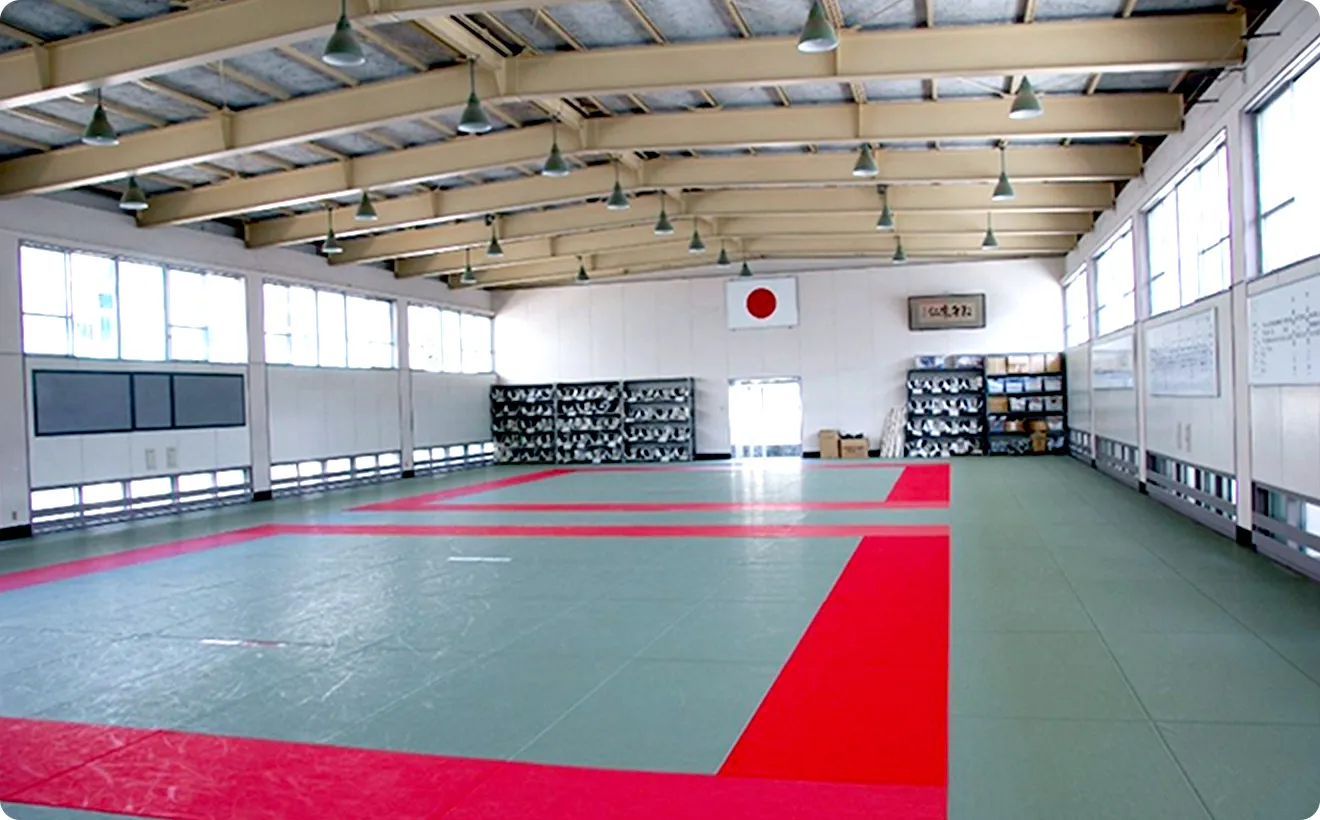 愛知県警察学校の修心館の中の写真