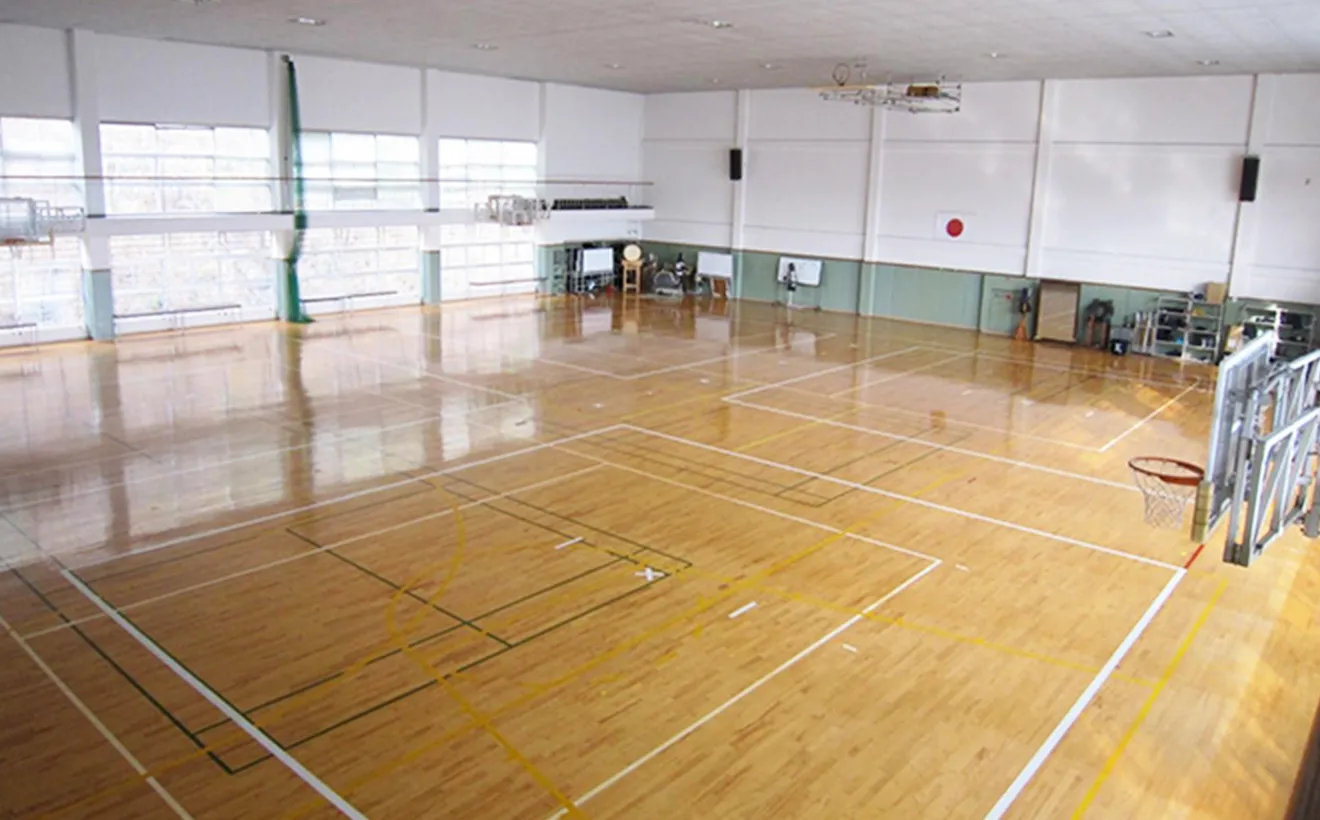 愛知県警察学校 体育館の中の写真